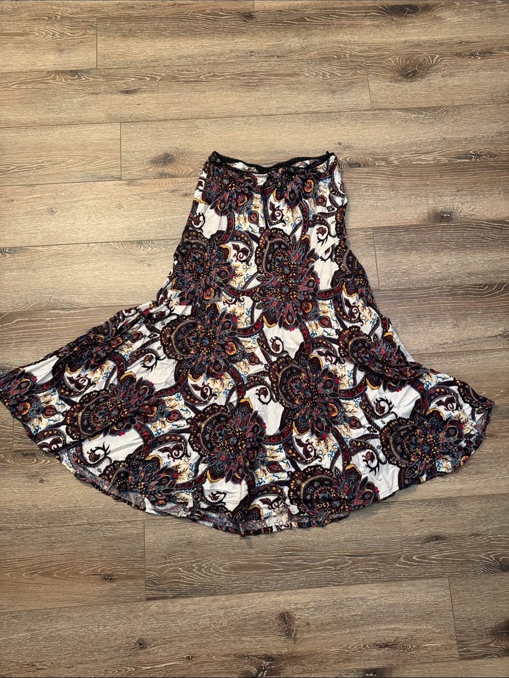 lola White Circle Skirt with Multicolor Paisley Small